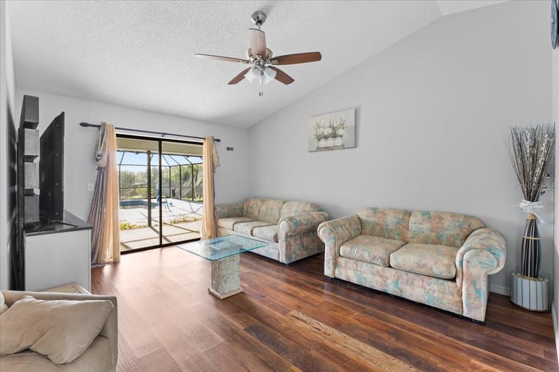 905 Stratford Manor Dr, Brandon, FL 33510