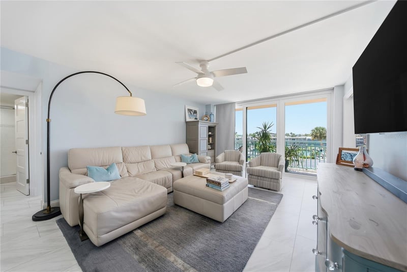 1 Key Capri #306E, Treasure Island, FL 33706