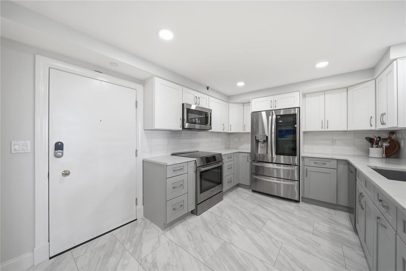 1 Key Capri #306E, Treasure Island, FL 33706