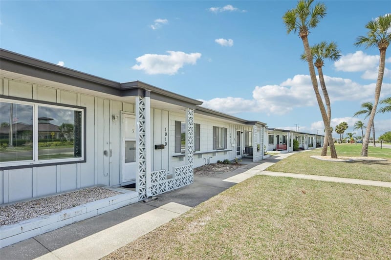 1010 Pebble Beach Blvd, Sun City Center, FL 33573