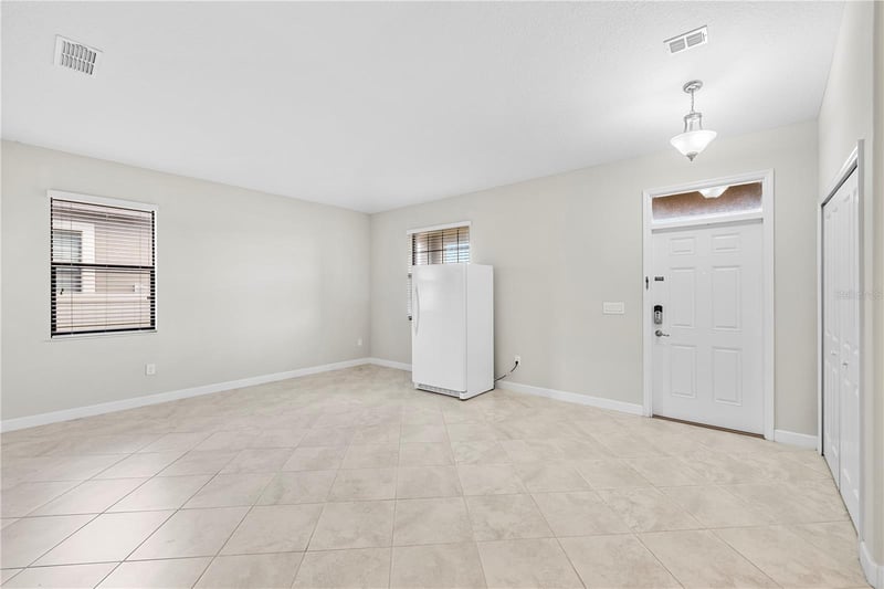 9864 Smarty Jones Dr, Ruskin, FL 33573