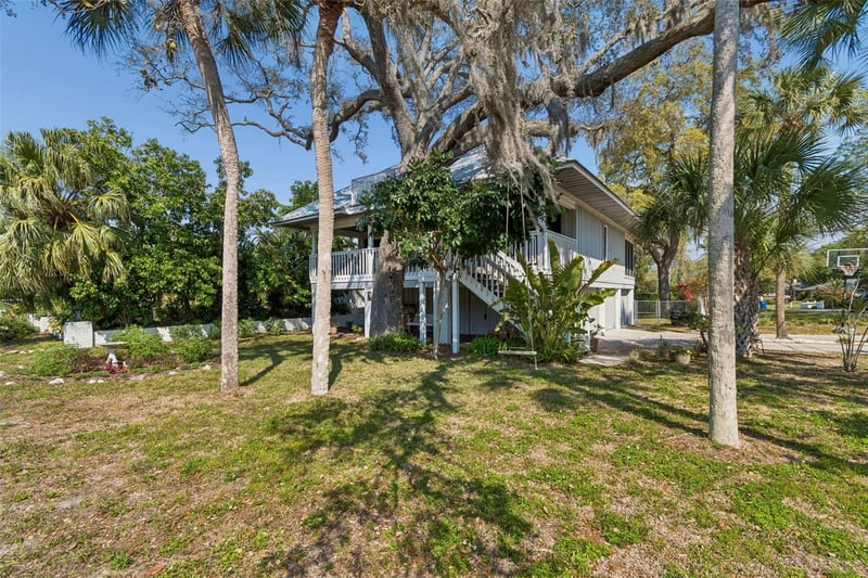 600 Mayo St, Crystal Beach, FL 34681