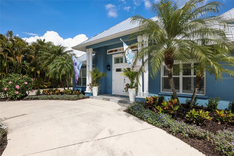 5701 Carissa St, Holmes Beach, FL 34217