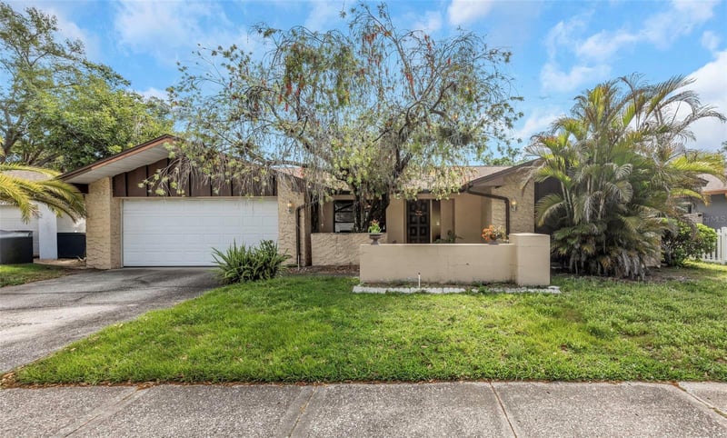 107 Country Villas Dr, Safety Harbor, FL 34695