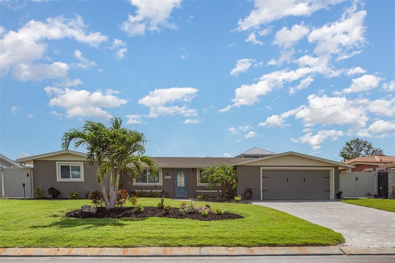 3811 101st St, Bradenton, FL 34210