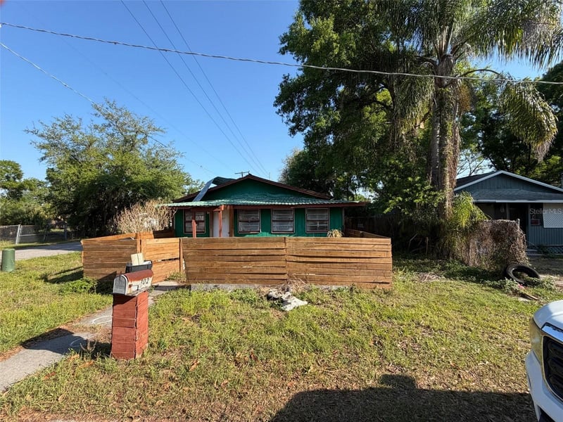 702 Ohio St, Plant City, FL 33563