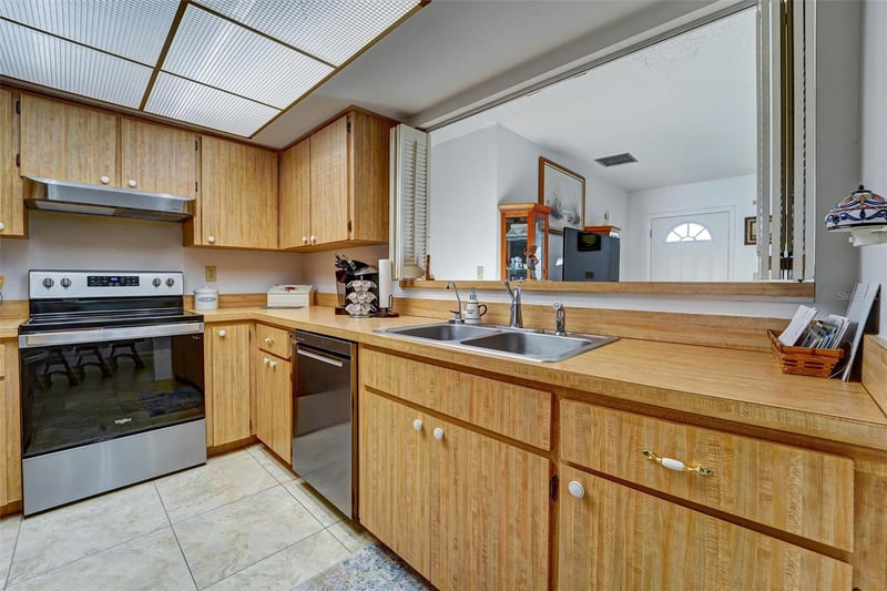 11340 Dollar Lake Dr #2, Port Richey, FL 34668