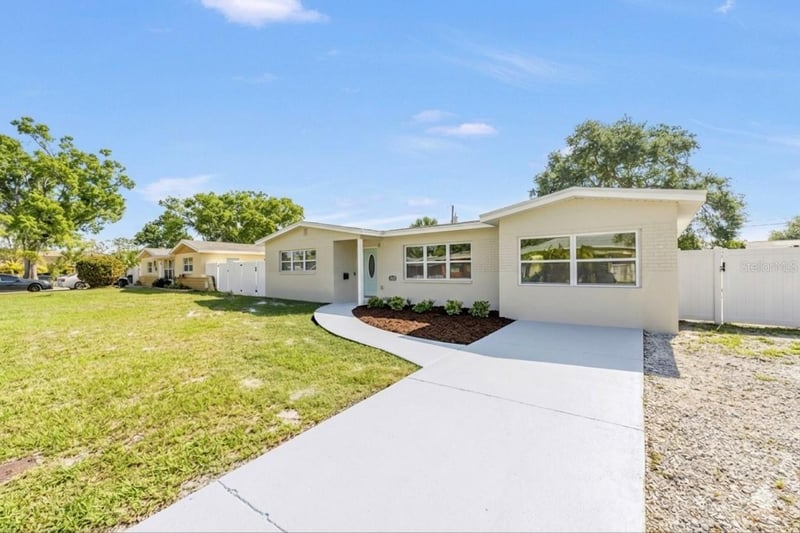 7443 2nd St, St Petersburg, FL 33702