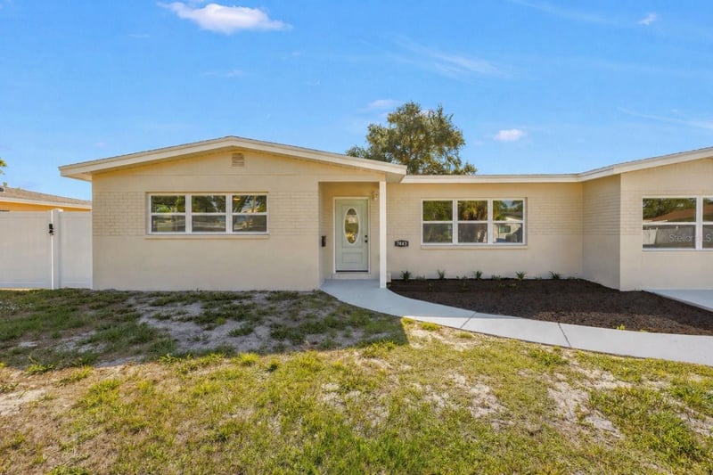 7443 2nd St, St Petersburg, FL 33702