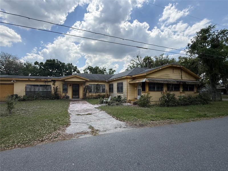 1101 Jenkins St, Plant City, FL 33563