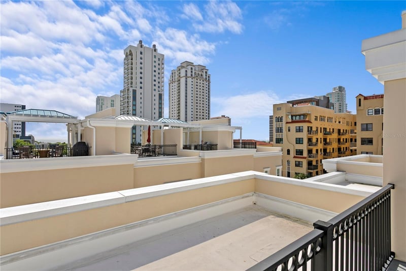 412 Regent Ln, St Petersburg, FL 33701
