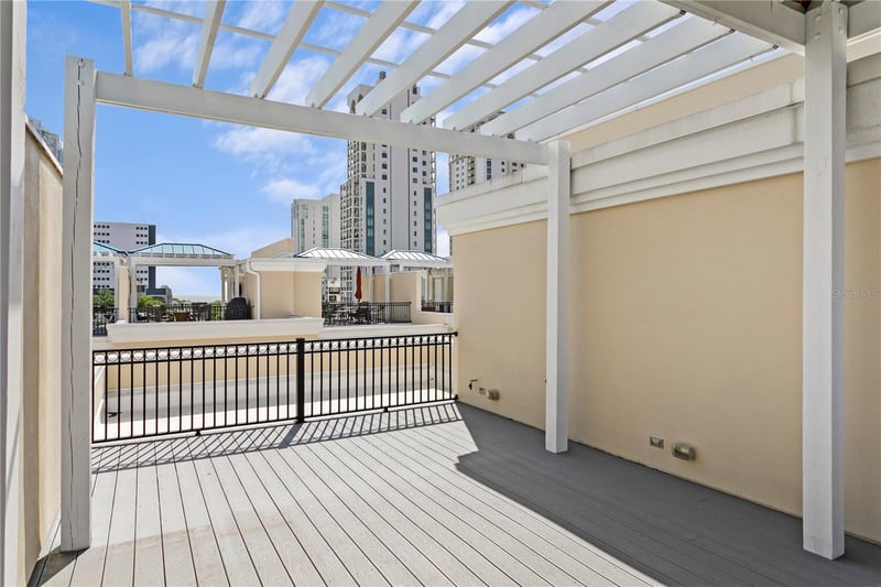412 Regent Ln, St Petersburg, FL 33701