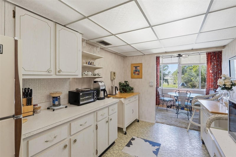 4890 Bay St #326, St Petersburg, FL 33703