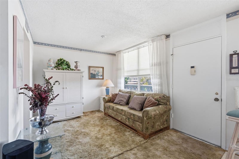 4890 Bay St #326, St Petersburg, FL 33703