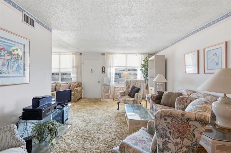 4890 Bay St #326, St Petersburg, FL 33703