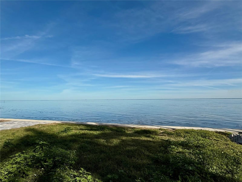 5926 Bahama Shores Dr, St Petersburg, FL 33705