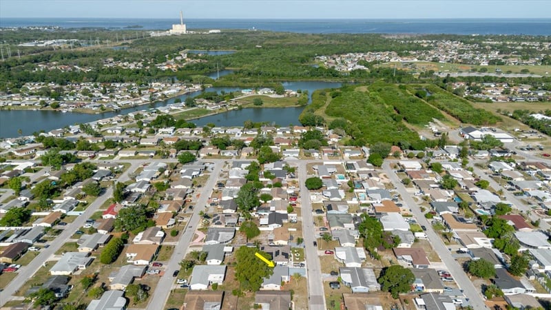 3338 Hoover Dr, Holiday, FL 34691