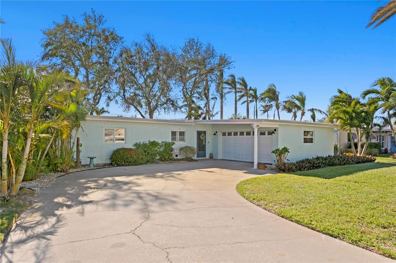6931 Grande Vista Way, St Petersburg, FL 33707