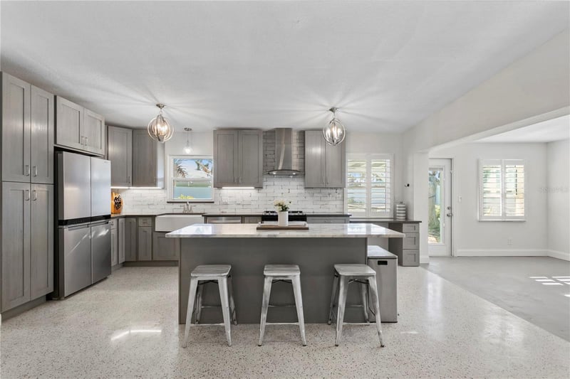 6931 Grande Vista Way, St Petersburg, FL 33707