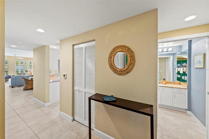 4780 Dolphin Cay Ln #109, St Petersburg, FL 33711