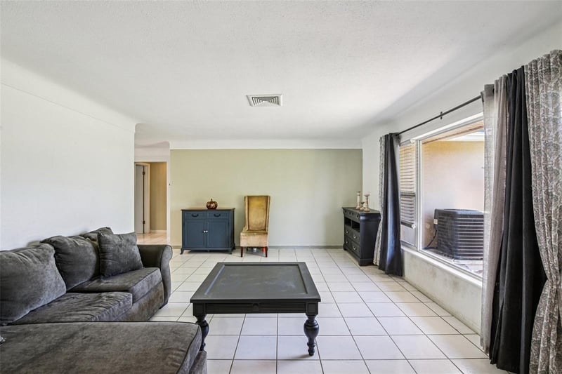 1546 66th Ave, St Petersburg, FL 33705