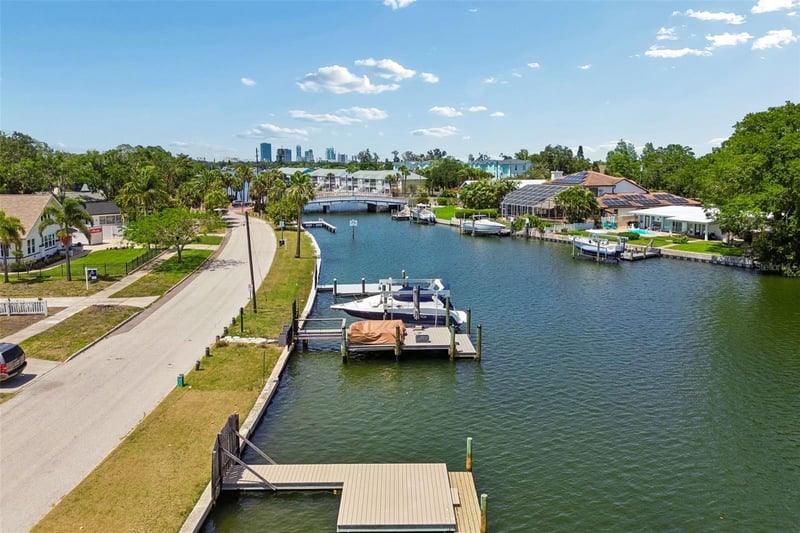 4005 Sunrise Dr, St Petersburg, FL 33705