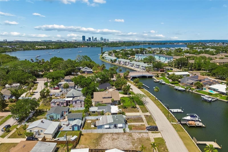 4005 Sunrise Dr, St Petersburg, FL 33705