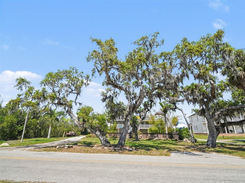 1740 Bayshore Dr, Terra Ceia, FL 34250