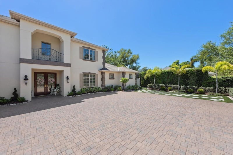 305 Eastleigh Dr, Belleair, FL 33756