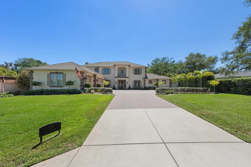 305 Eastleigh Dr, Belleair, FL 33756
