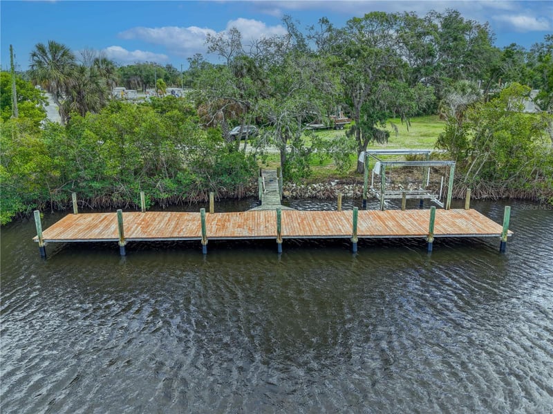 102 Dickman Dr, Ruskin, FL 33570