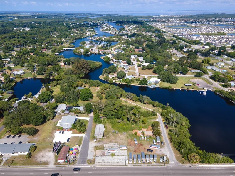 102 Dickman Dr, Ruskin, FL 33570