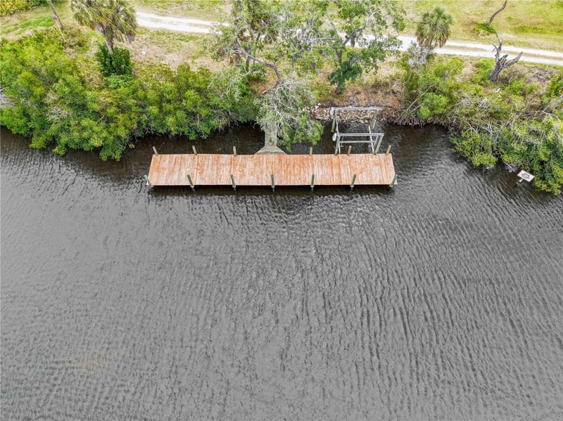 102 Dickman Dr, Ruskin, FL 33570