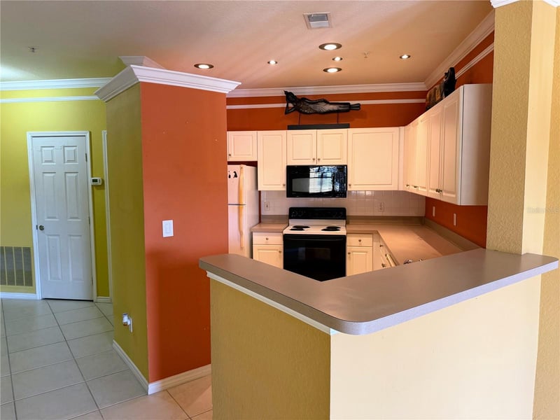 4333 Bayside Village Dr #229, Tampa, FL 33615