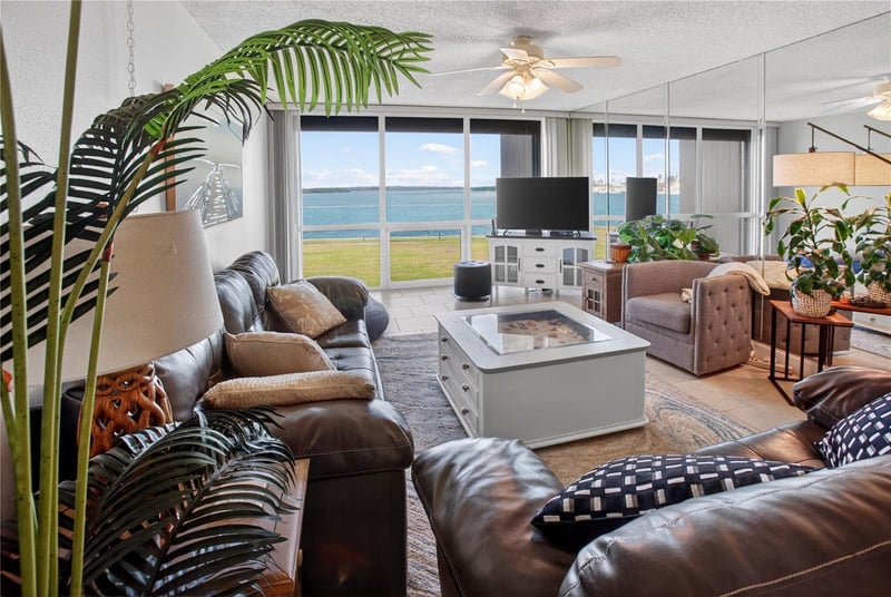 1 Key Capri #103E, Treasure Island, FL 33706