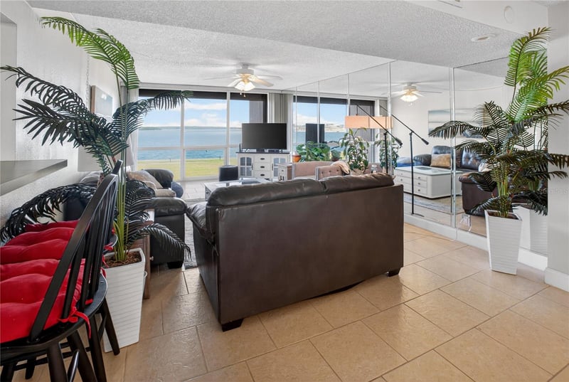 1 Key Capri #103E, Treasure Island, FL 33706