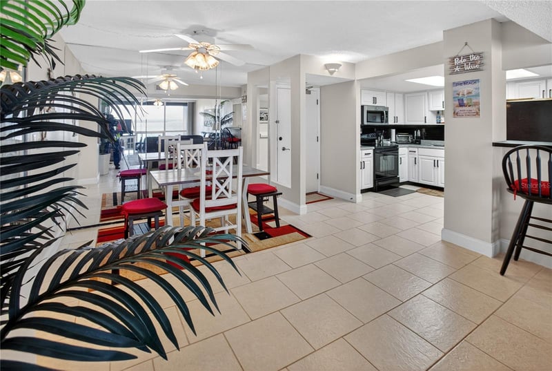 1 Key Capri #103E, Treasure Island, FL 33706