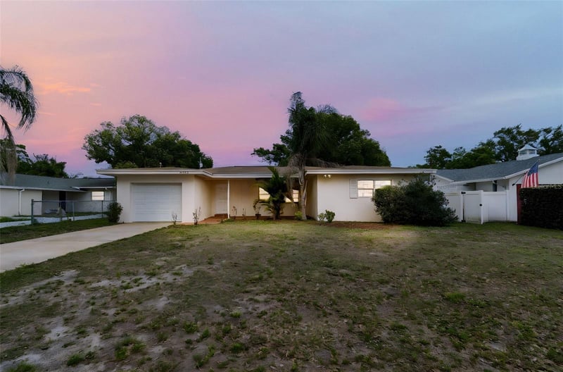 9931 110th St, Seminole, FL 33772