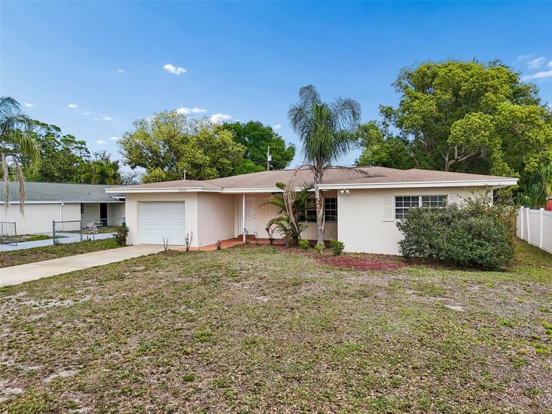 9931 110th St, Seminole, FL 33772