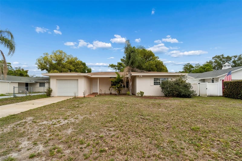 9931 110th St, Seminole, FL 33772