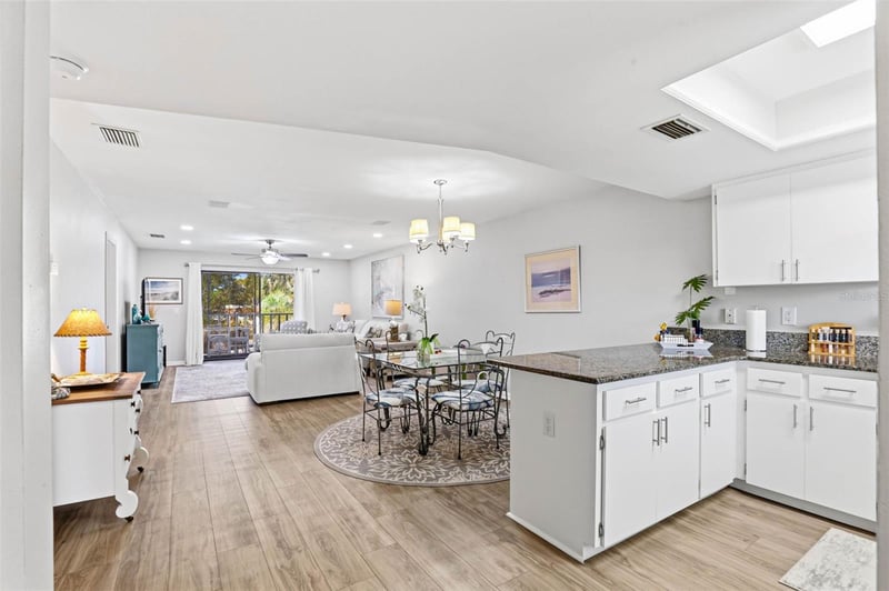 101 Lake Ave #215, Largo, FL 33771