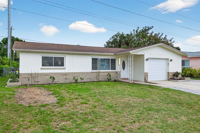 29781 69th St, Clearwater, FL 33761
