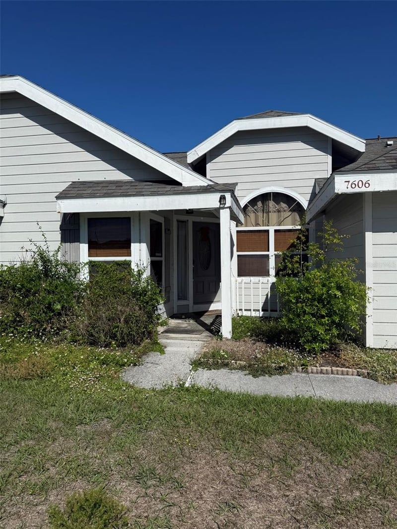 7606 37th Street Cir, Sarasota, FL 34243
