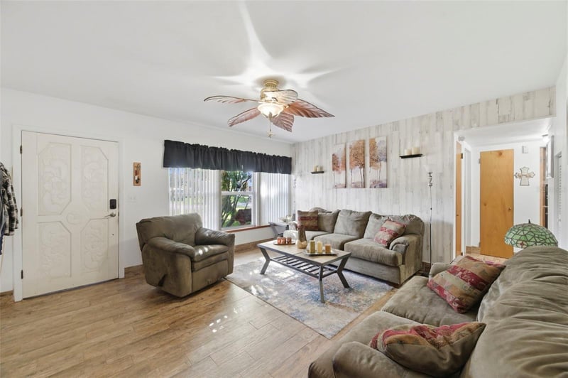 194 21st Ter, Largo, FL 33771