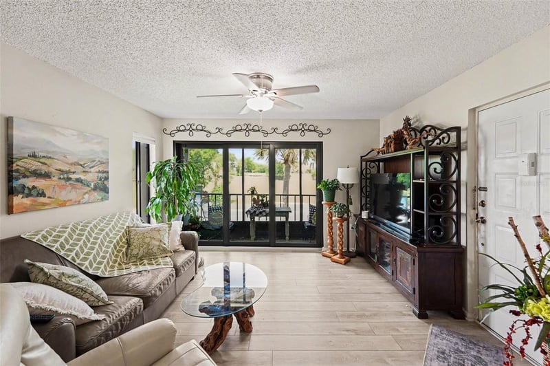 1870 Pine Ridge Way #D2, Palm Harbor, FL 34684