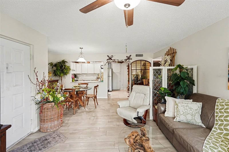 1870 Pine Ridge Way #D2, Palm Harbor, FL 34684