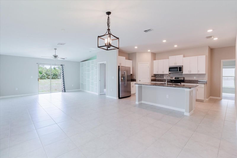7025 King Creek Dr, Sun City Center, FL 33573