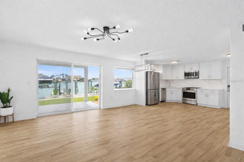 245 104th Ave #5, Treasure Island, FL 33706