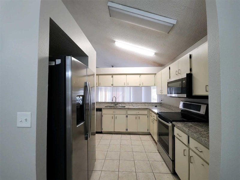 8710 Triple Oaks Rd, Temple Terrace, FL 33637