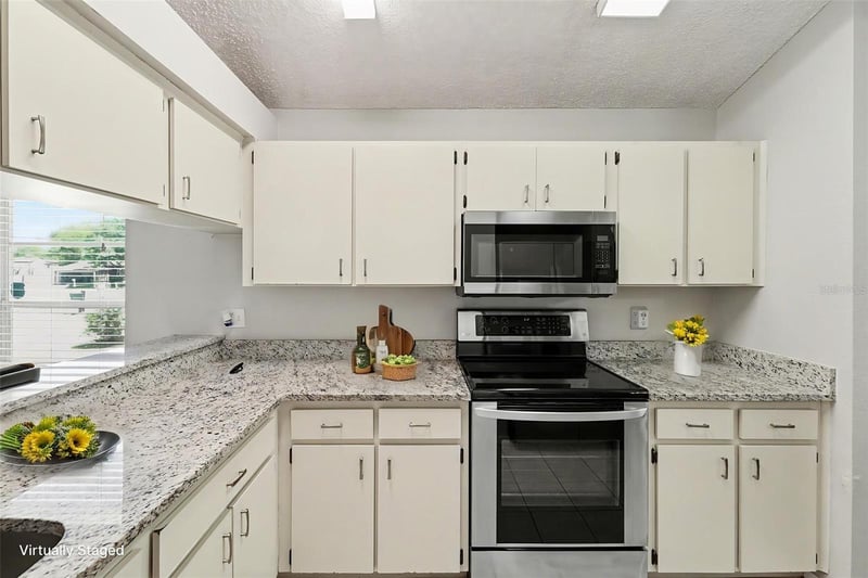 8710 Triple Oaks Rd, Temple Terrace, FL 33637